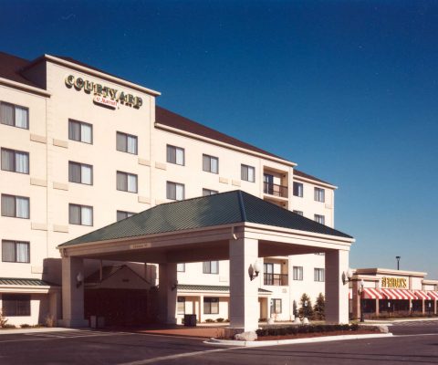 Entrance to Courtyard Marriott hotel